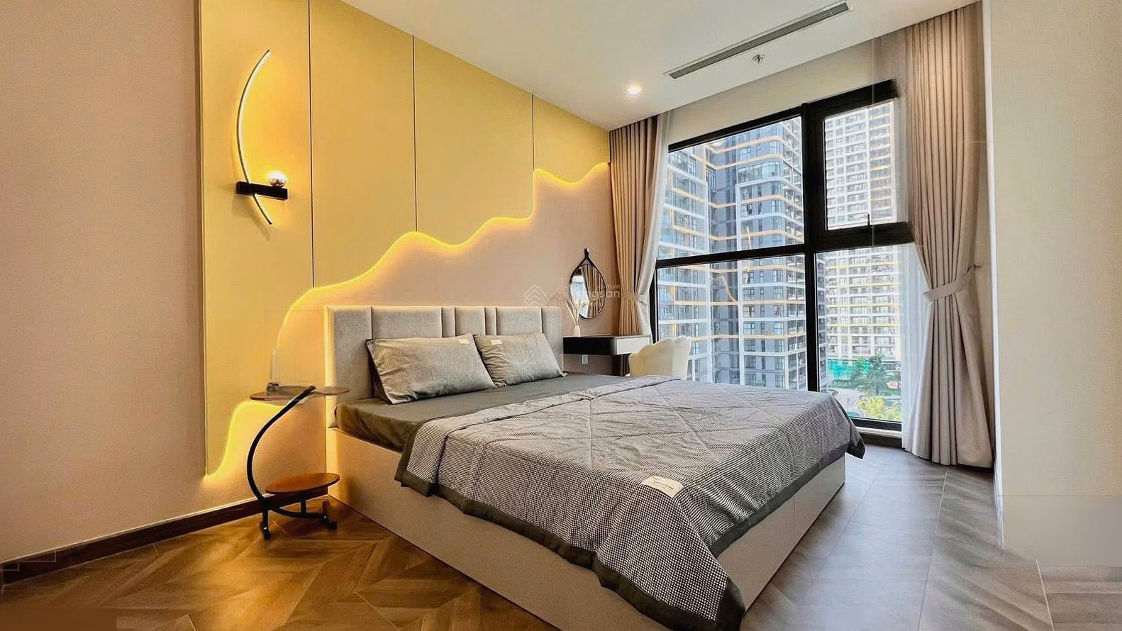 Shopping cart for rent 1-2-3 bedrooms nice view, near Vincom, free gym, swimming pool, pick... Price from 4.5 million Vinhomes Q9