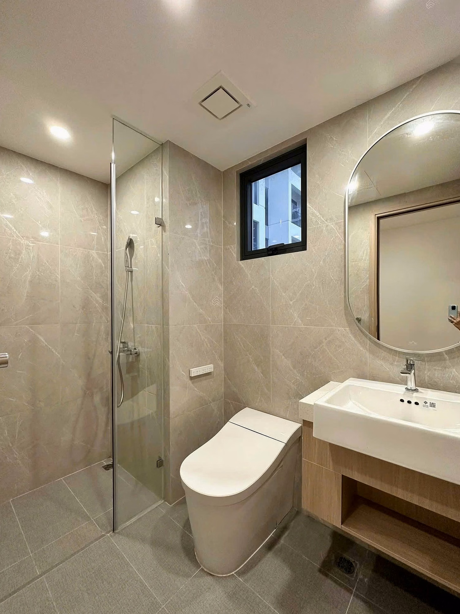 Shopping cart for rent 1-2-3 bedrooms nice view, near Vincom, free gym, swimming pool, pick... Price from 4.5 million Vinhomes Q9