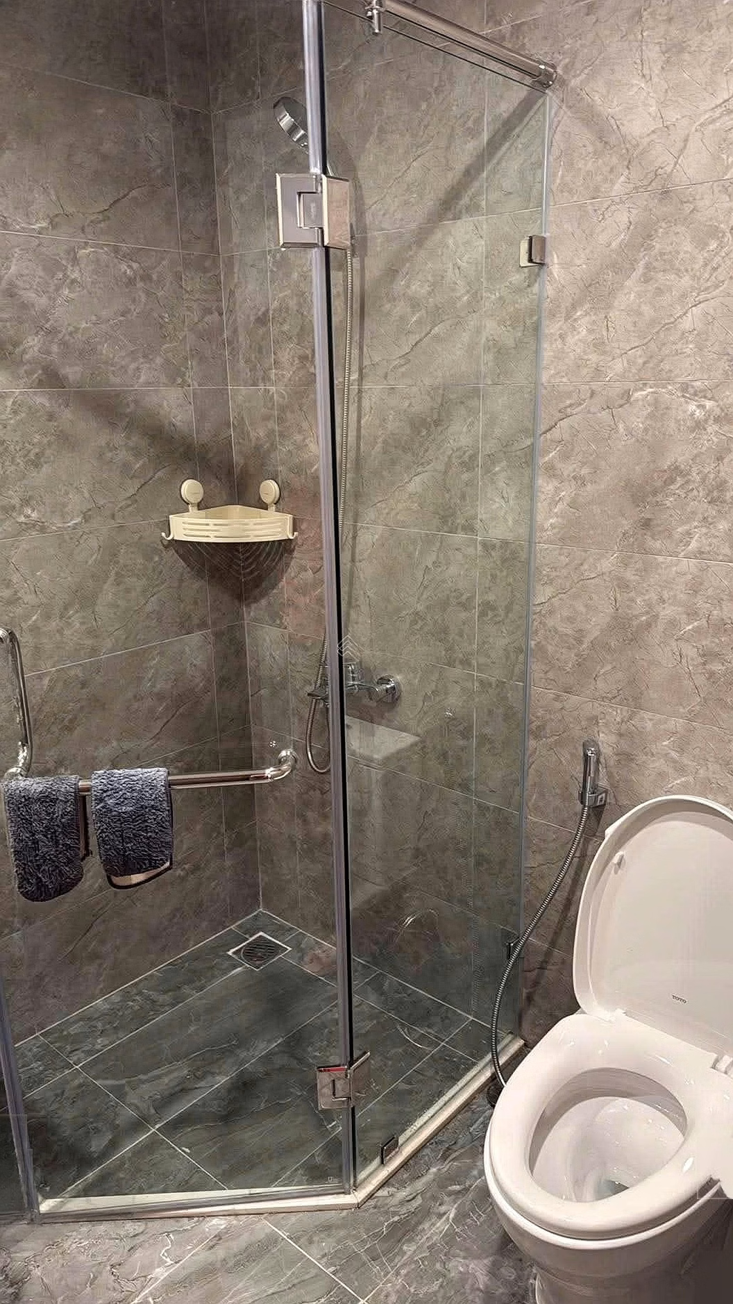 Super bargain Beverly studio fully furnished 7 million including fees