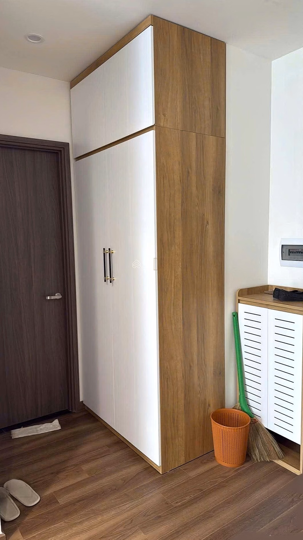 Super bargain Beverly studio fully furnished 7 million including fees
