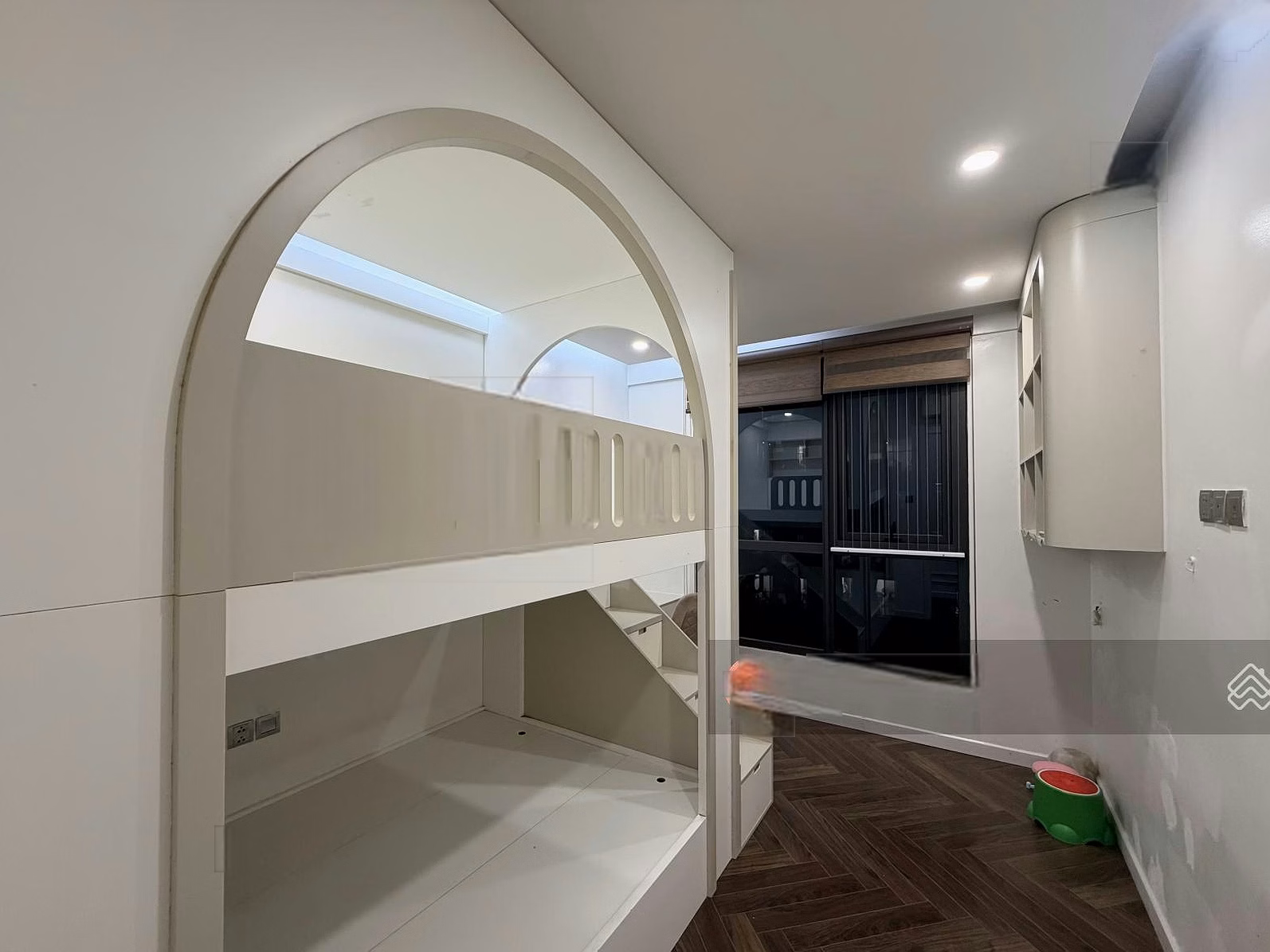 (23 million) The largest 3 bedrooms, 3 bathrooms for rent in 6th Element, as shown, middle floor, cool view, see house 247, call now
