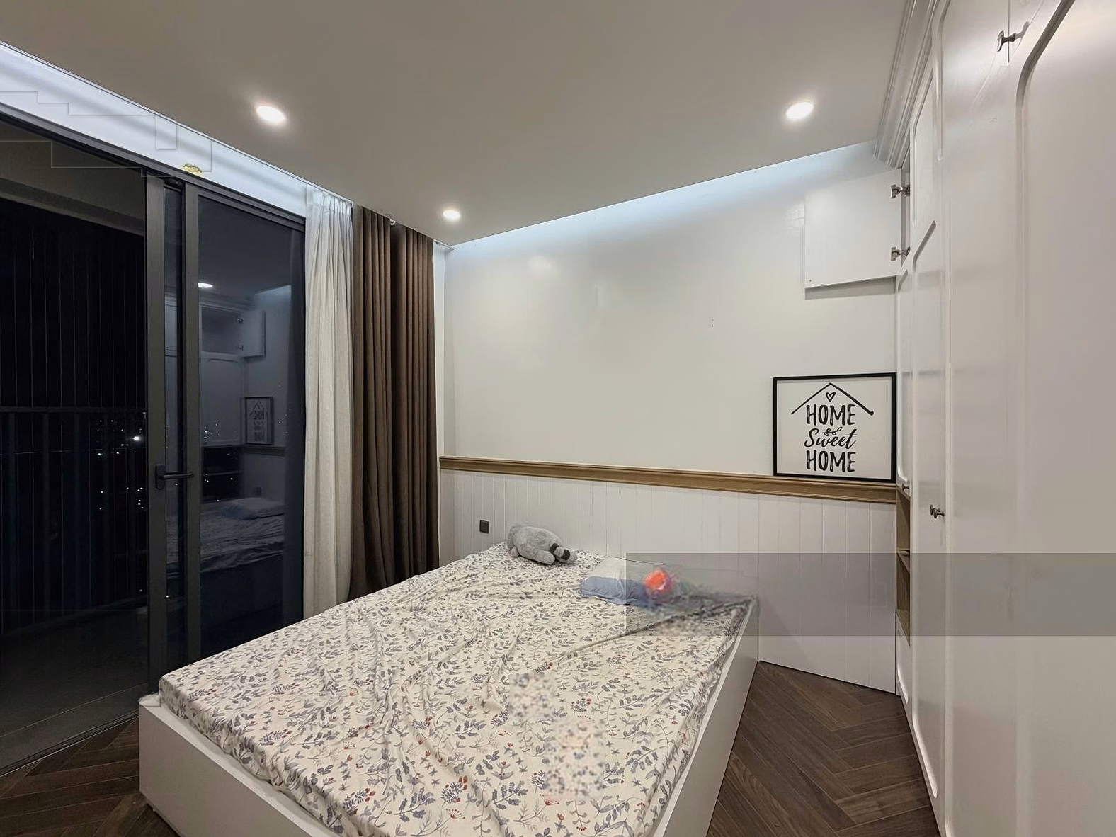 (23 million) The largest 3 bedrooms, 3 bathrooms for rent in 6th Element, as shown, middle floor, cool view, see house 247, call now