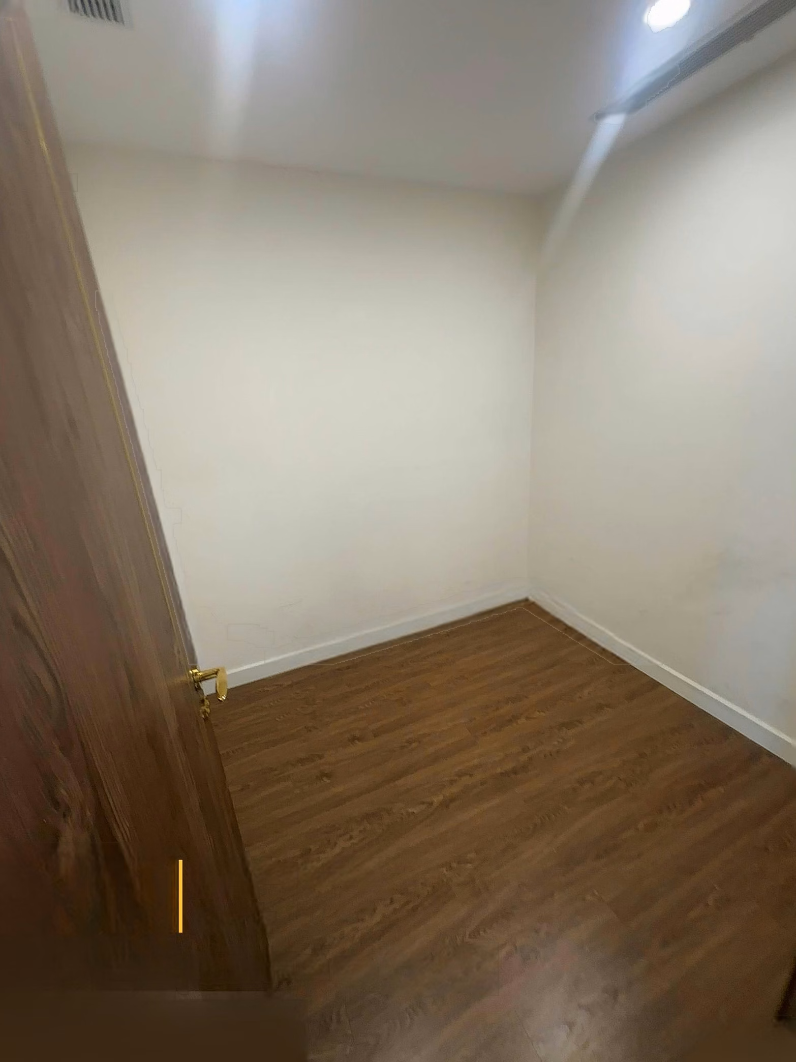 I rent apartment building Sunshine Center Pham Hung, block B - 3 bedrooms - 2 bathrooms - Fully furnished, ready to move in, available slot