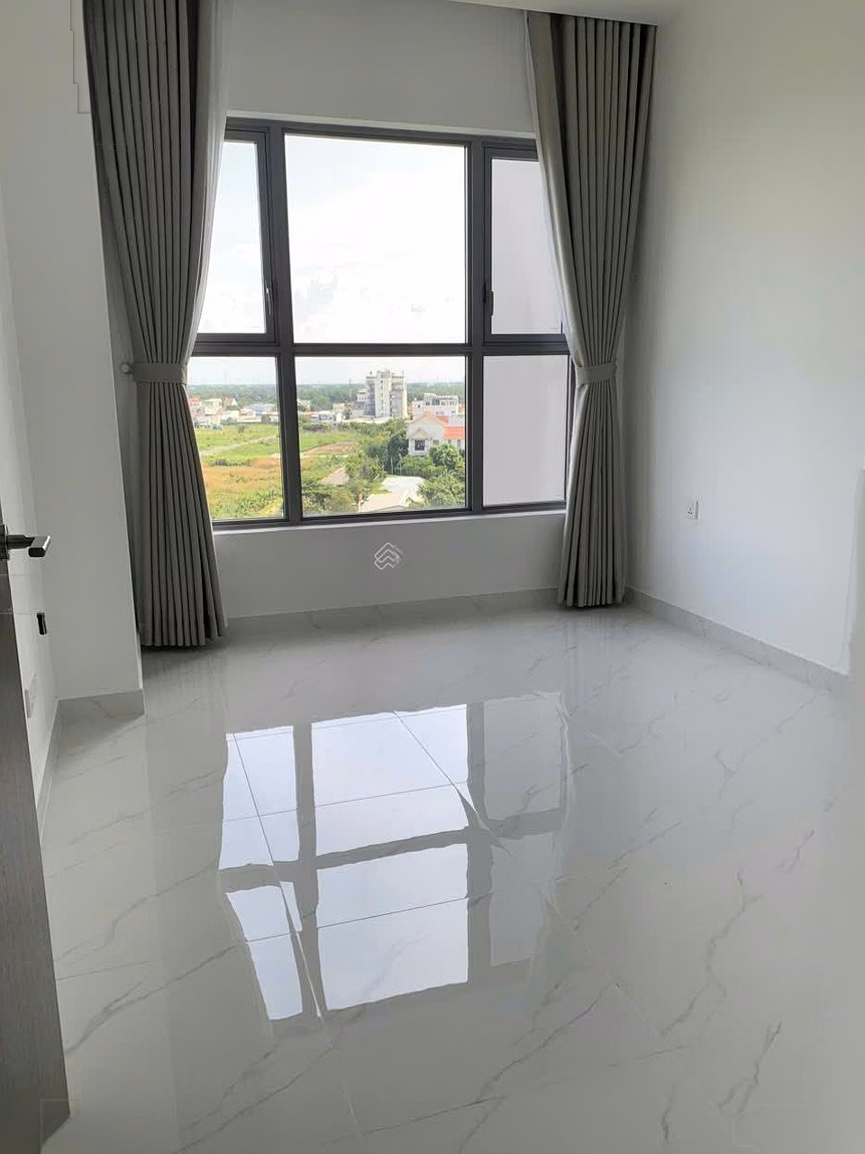 1 bedroom 1 bathroom apartment for rent - 12 million/month - basic furniture Celesta Rise
