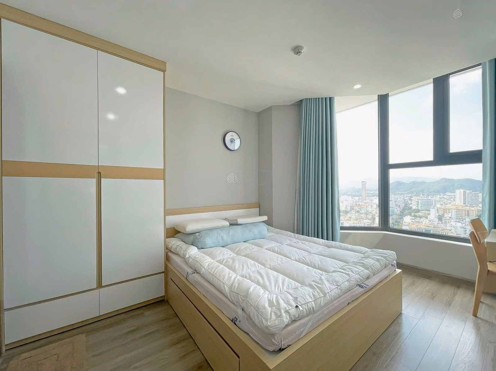 Apartment for rent on Nguyen Thien Thuat Street, 17 million, 59.2m2, preferential price, good