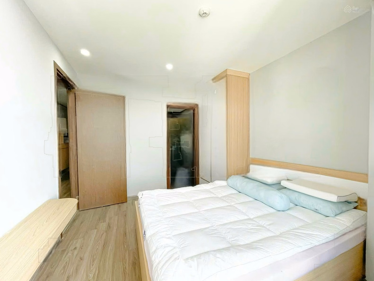 Apartment for rent on Nguyen Thien Thuat Street, 17 million, 59.2m2, preferential price, good