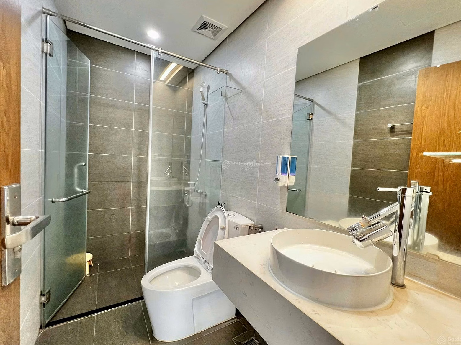 Apartment for rent urgently 2 bedrooms, 2 bathrooms at Nguyen Thien Thuat, Nha Trang, 66.18 m2, 17 million VND