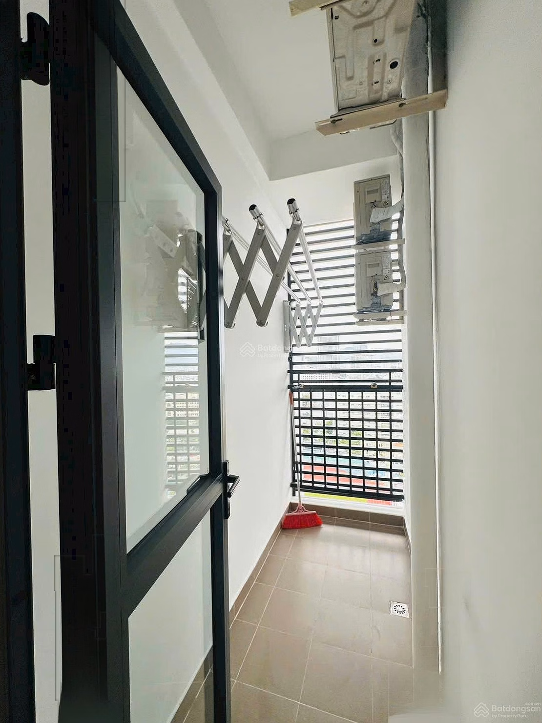 APARTMENT FOR SALE WITH SEA VIEW. STADIUM VIEW. PARK VIEW, SWIMMING POOL, FULL INTERIOR LEFT AS PHOTO-4ty590