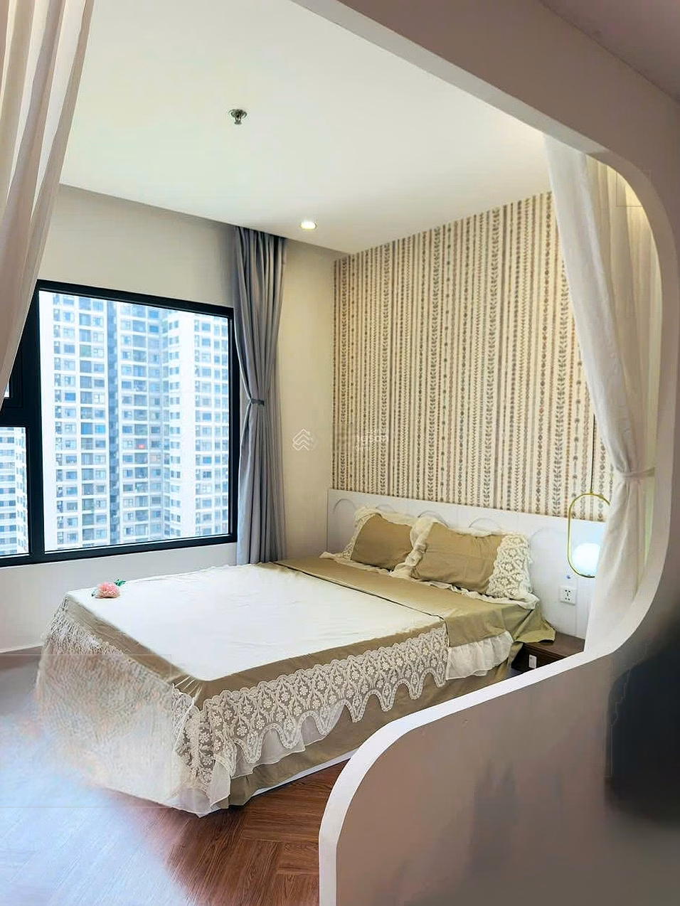 E Nguyet has available apartments for rent at Vinhomes Ocean Park, very nice, clear, good price. TT 1 year contract