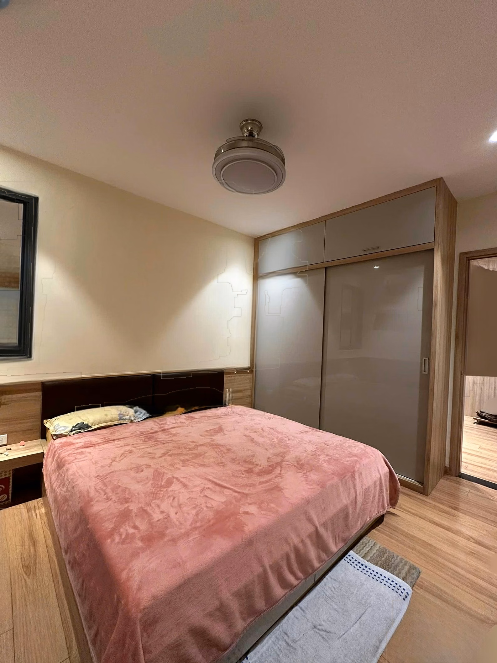 Very good price, I rent a 3-bedroom apartment, area 96m2, airy and spacious house, price 15 million/month in Golden West