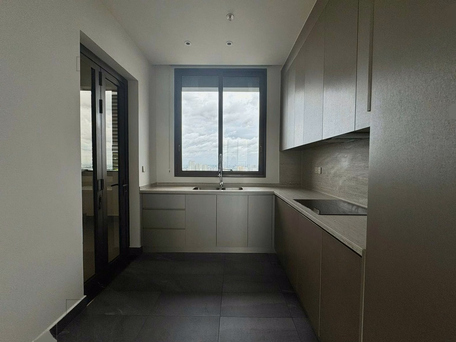 Duc Duy DEFINE - Selling 4-bedroom apartment with 316m2, 4m2 high ceiling