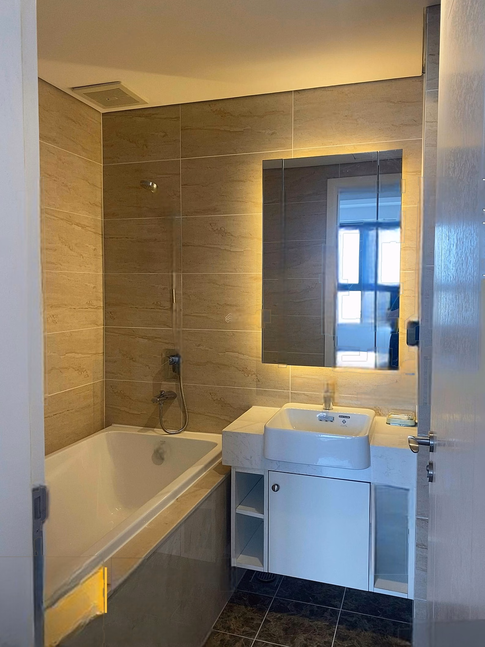 Need to rent apartment C3 70m2, 2 bedrooms, 2 bathrooms, fully furnished as shown in the photo, price 19 million, available now, ready to move in 0325 643 ***