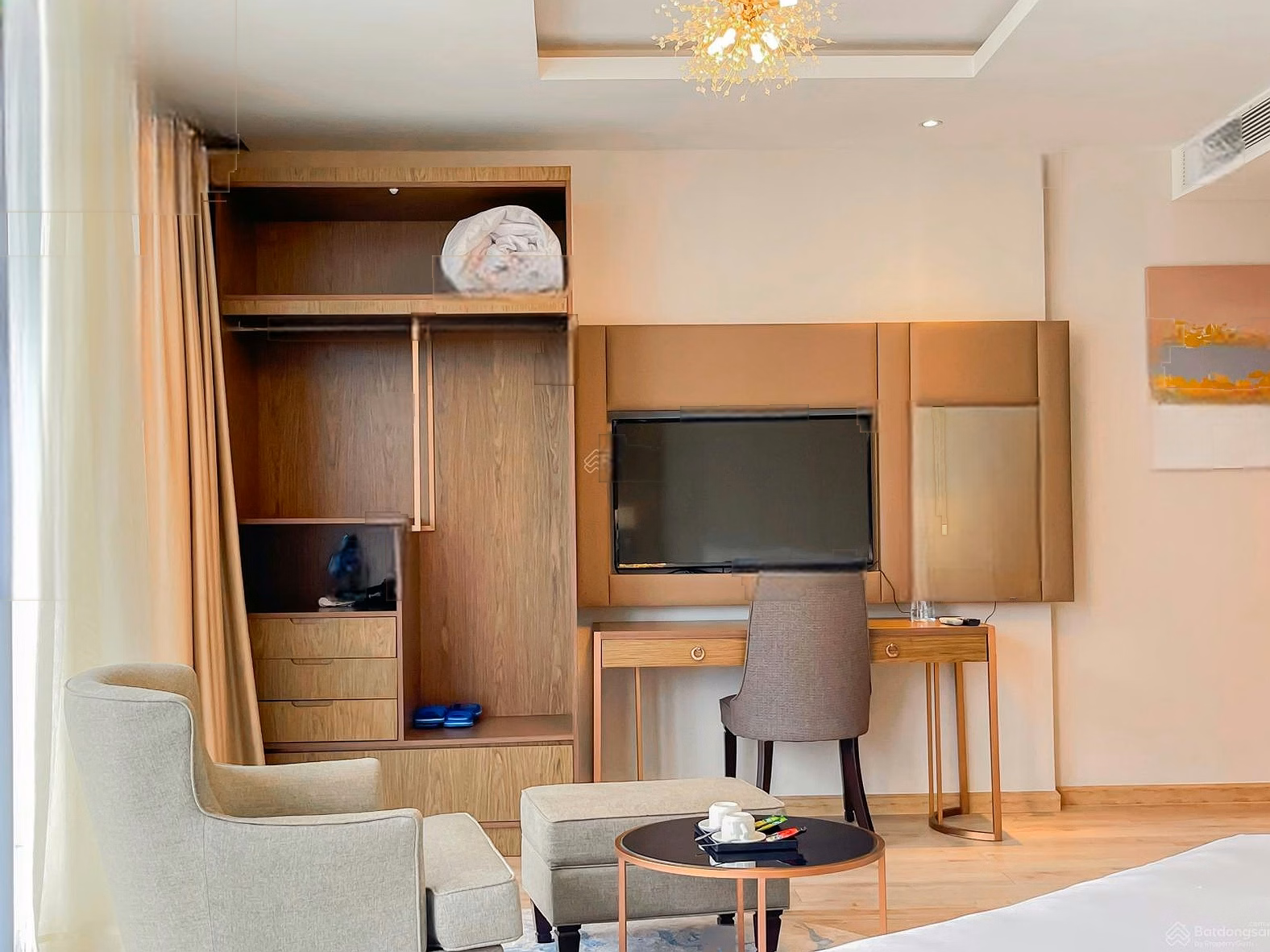 Studio for rent with street view - with bathtub - 45m2 - 14 million/month