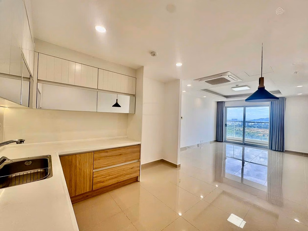 Quick sale of Blooming Tower Danang apartment, 2 bedrooms, 109m2. Contact 0931 914 ***