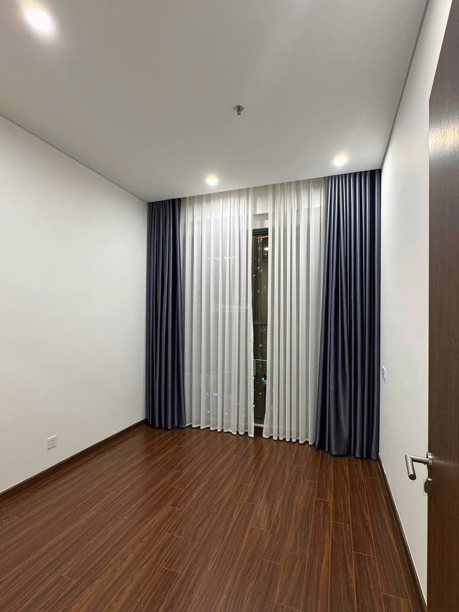 E Nguyet has available apartments for rent in original new house in Ocean Park, very nice, clear, good price. TT 1 year contract