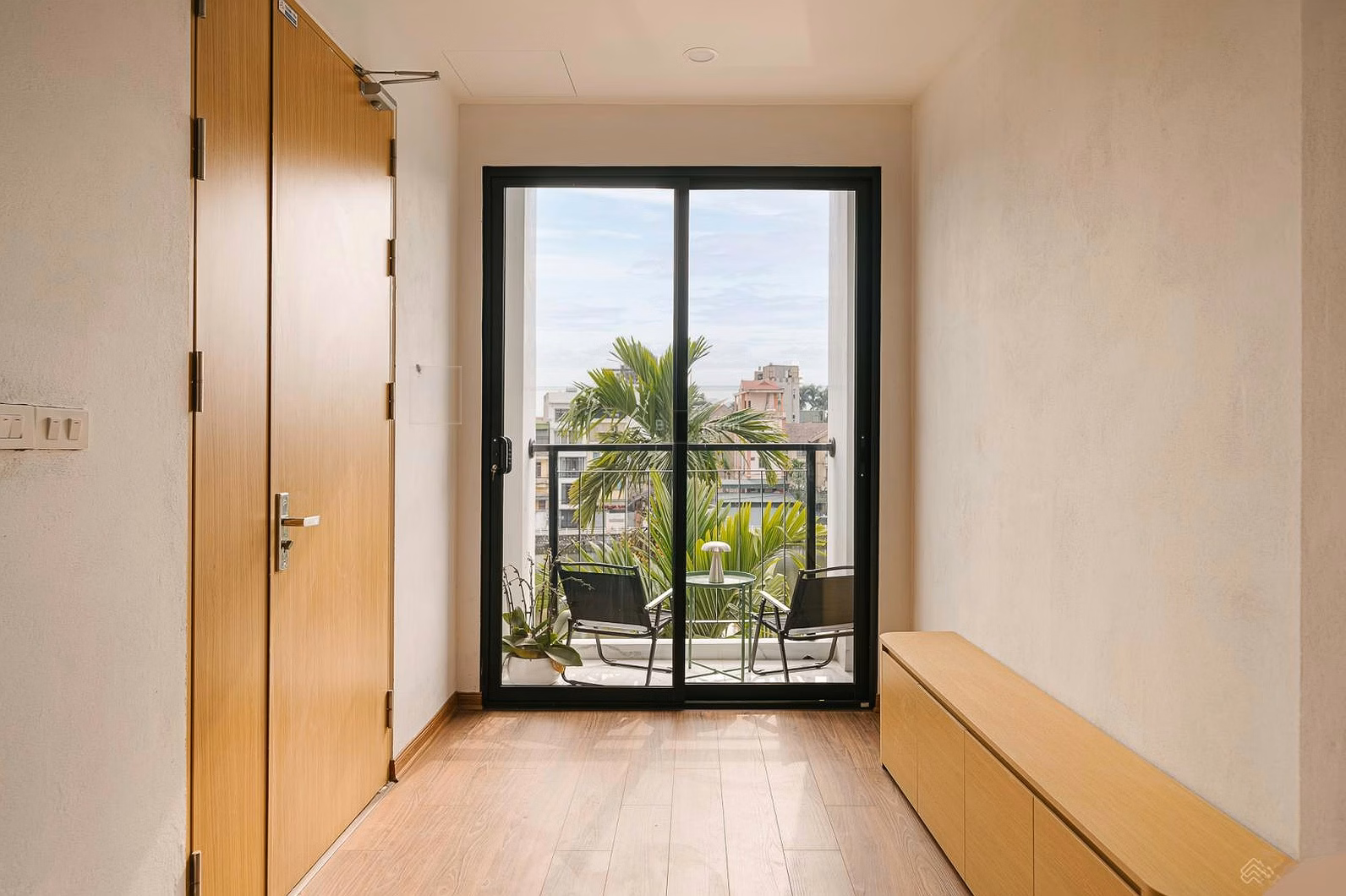 Owner for rent 115m3 apartment facing Lam Du lake - Bo De - Long Bien 3 bedrooms 2 bathrooms