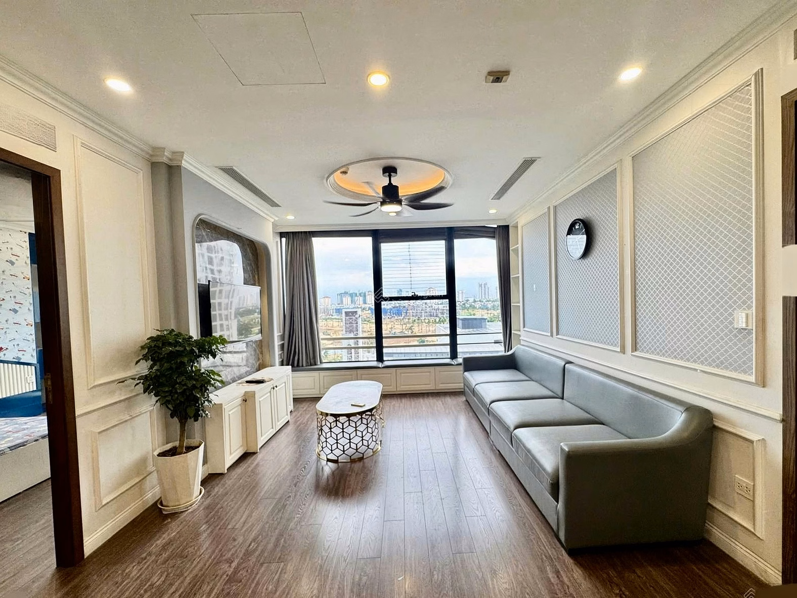 Em Manh apartment for rent in Sunshine City, Golden River | 2 bedrooms - 3 bedrooms | Full interior | Price 18-50 million