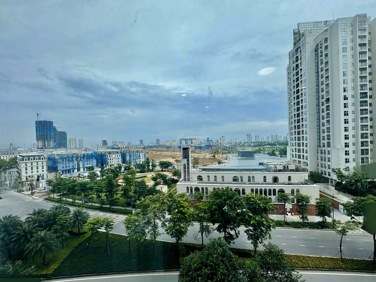 Em Manh apartment for rent in Sunshine City, Golden River | 2 bedrooms - 3 bedrooms | Full interior | Price 18-50 million