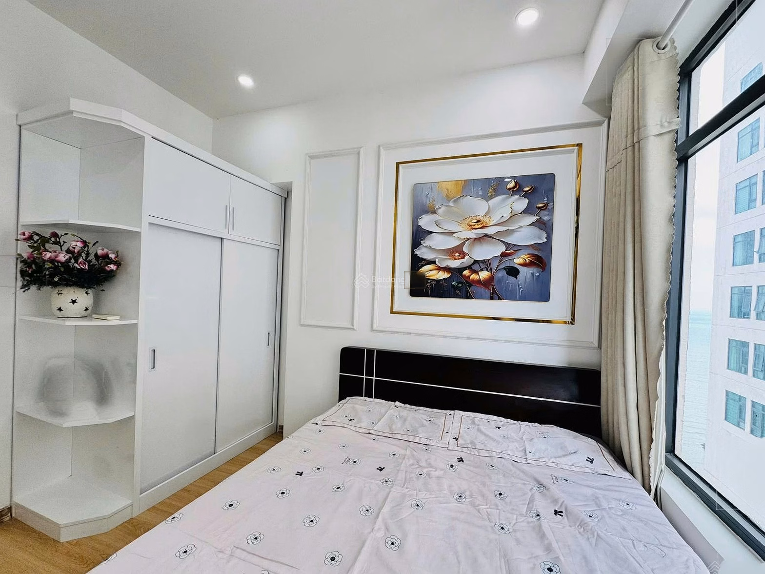 Few steps to Hon Chong beach, fully furnished, full amenities!