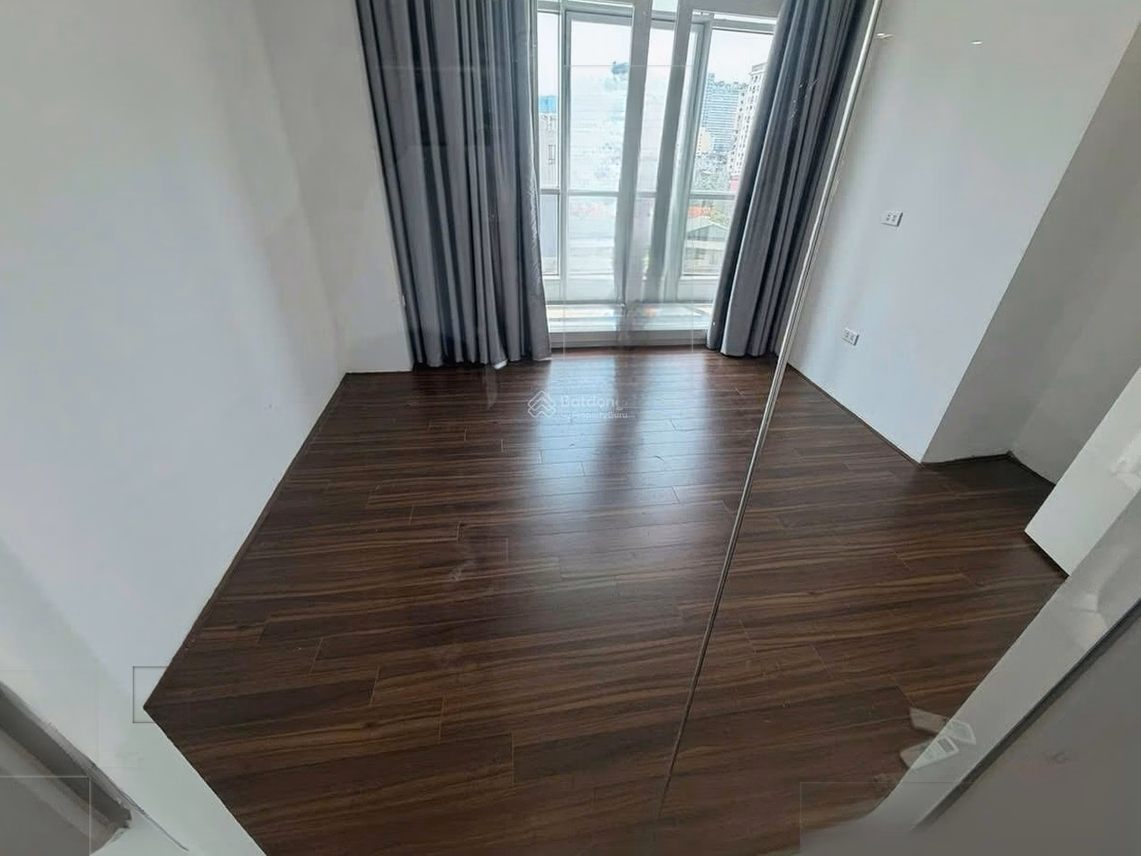 Apartment for rent as office at Eurowindow building 27 Tran Duy Hung, 96m2, 2 bedrooms, price only 14 million/month