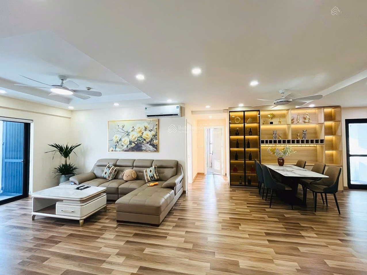 I manage 40 apartments for rent in Goldmark City 2BRs-3BRs-4BRs 78m-110m-130m-162m Fully furnished price 12 million/month
