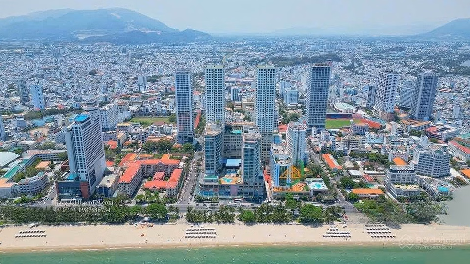 5-bedroom corner apartment with sea front in Nha Trang Center Building, good price