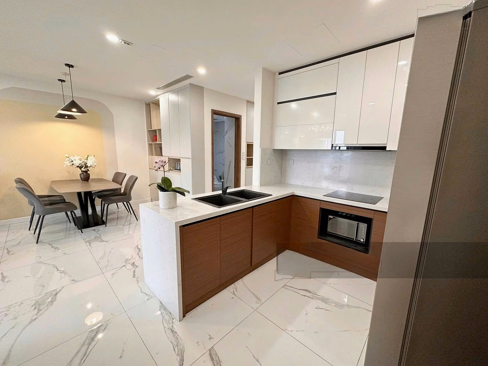 Fully furnished duplex apartment for rent in Sunshine City, high floor, city view, price 37 million/month - can move in immediately