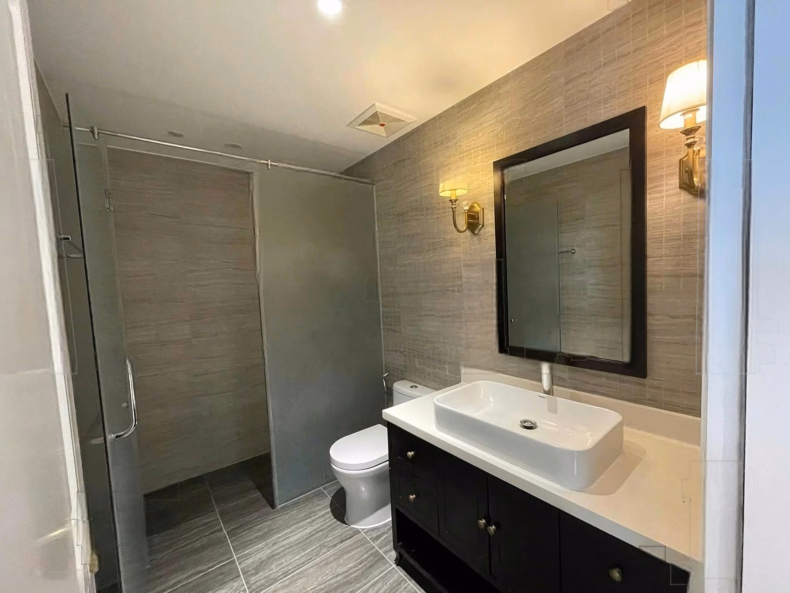 Bach Dang Complex apartment for rent 2 bedrooms | 120m2 of high-class finished furniture