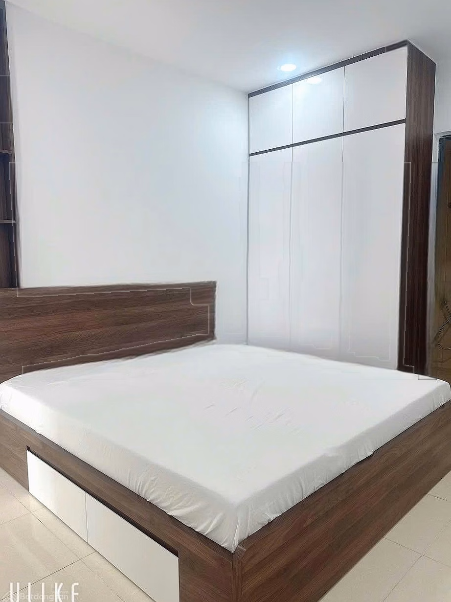 Selling PH apartment, Building A, middle floor, has transaction book and immediately received the house