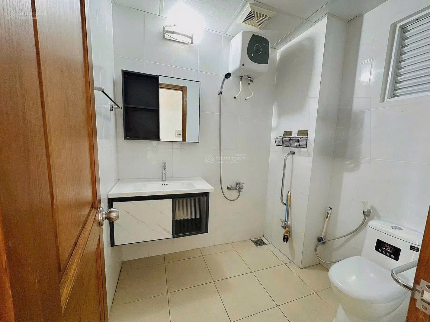 2-bedroom apartment 72m2 CT1 Phuoc Hai apartment building, cool southeast balcony only 3.3 billion