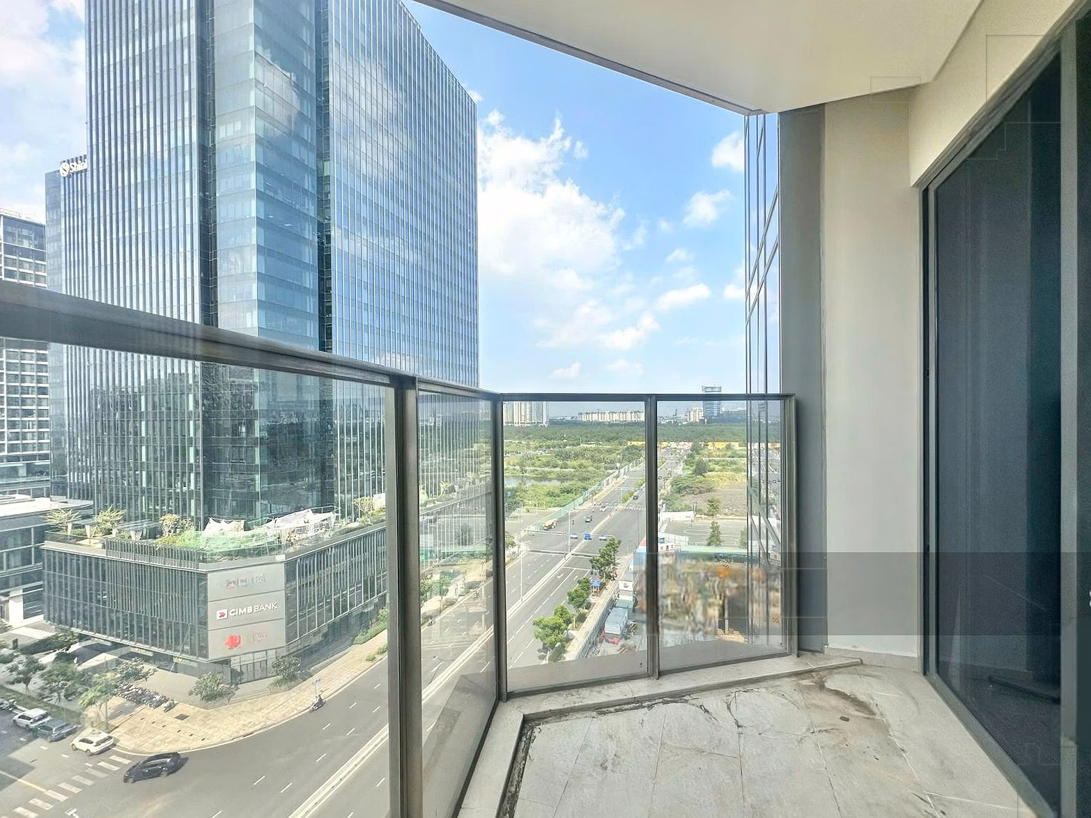 2 bedroom apartment for rent, full glass from ceiling to floor, corner apartment with very nice view 46 million/month