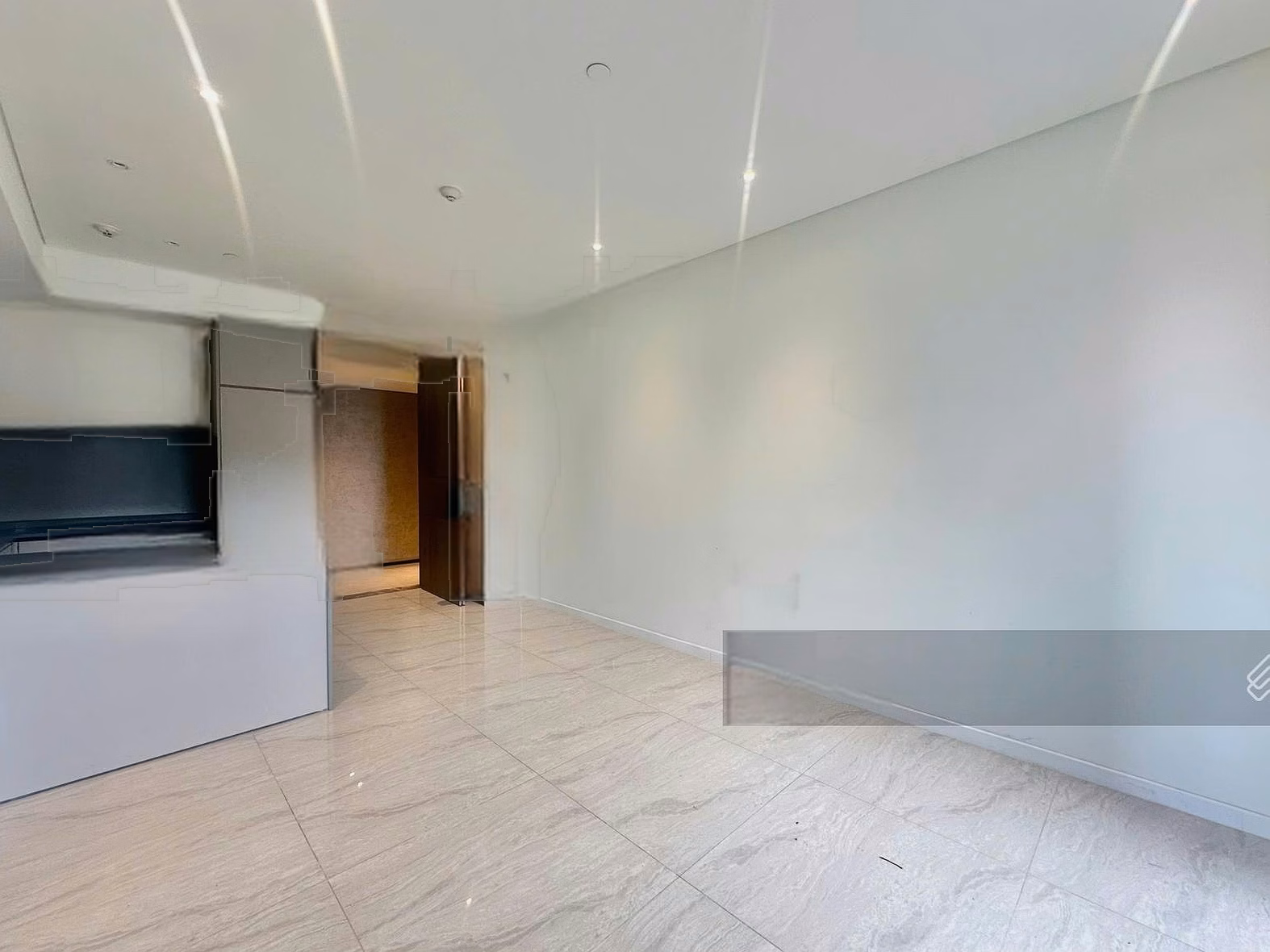 2 bedroom apartment for rent, full glass from ceiling to floor, corner apartment with very nice view 46 million/month
