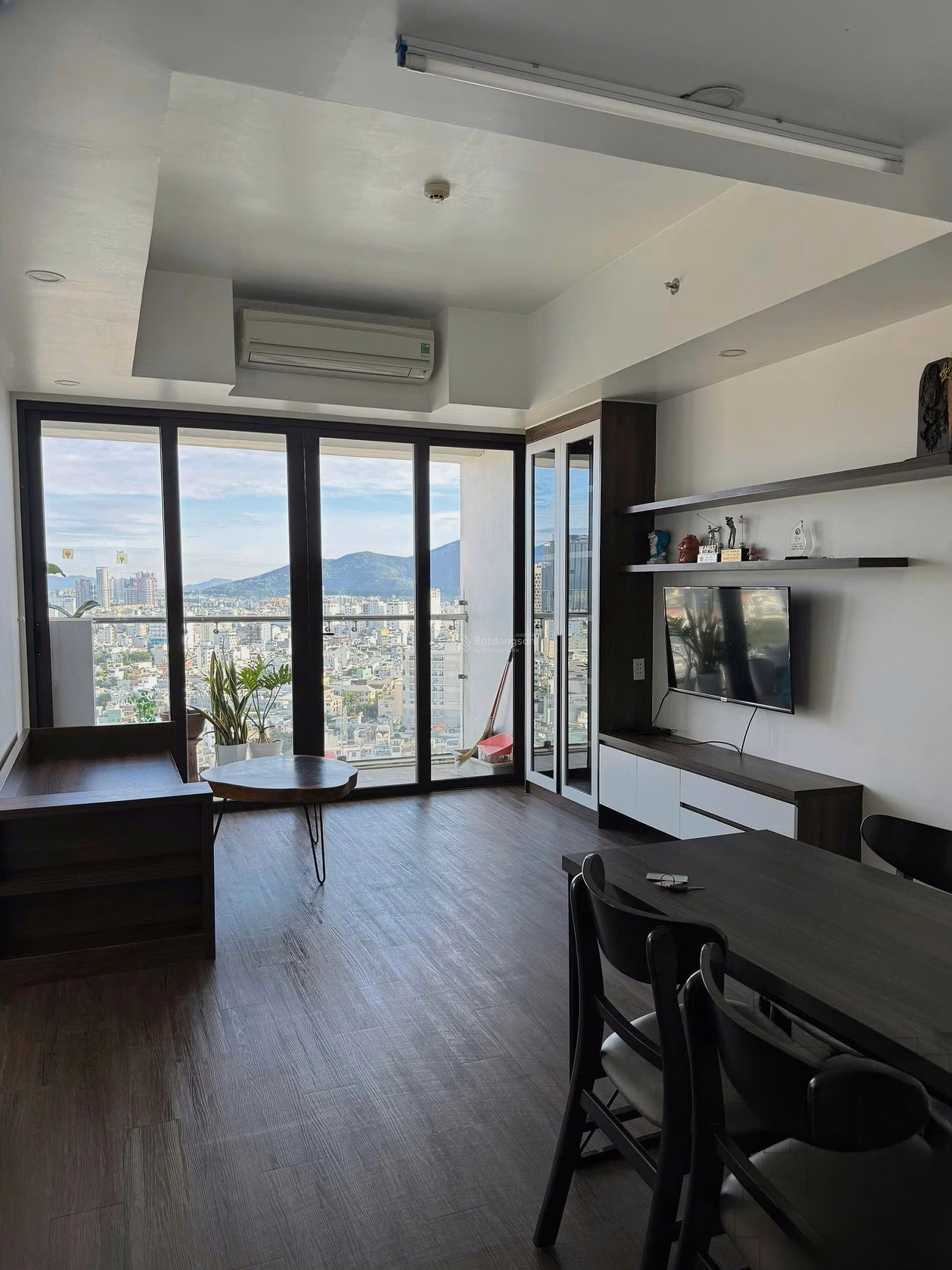 Corner apartment for rent, 66m2, 22nd floor, amazing city view for only 27 million/month