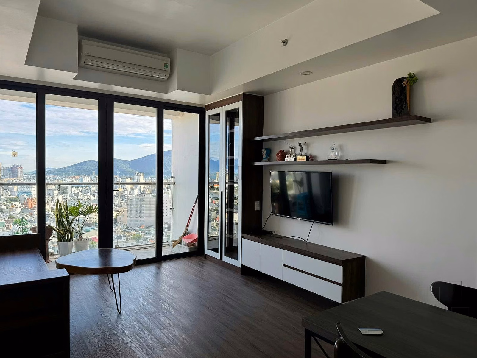Corner apartment for rent, 66m2, 22nd floor, amazing city view for only 27 million/month