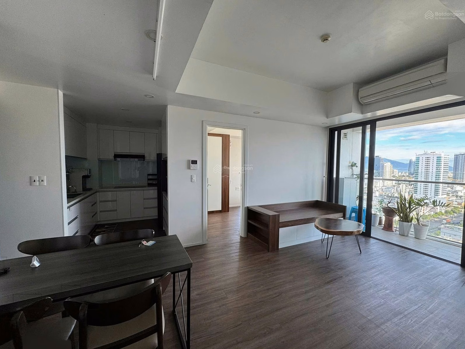 Corner apartment for rent, 66m2, 22nd floor, amazing city view for only 27 million/month