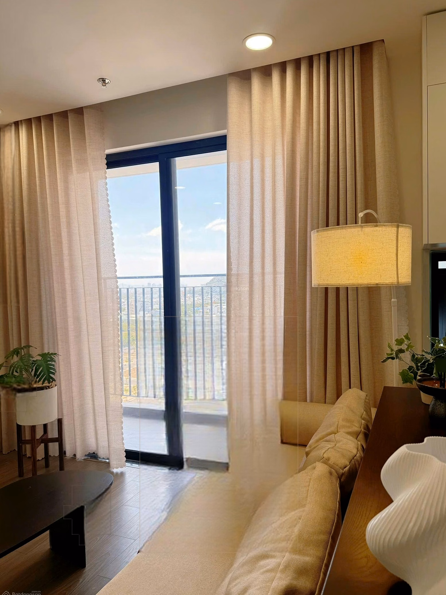 Corner apartment for rent, 3 bedrooms, 74m2, fully furnished, high floor, sea view + city view, FPT Plaza 3