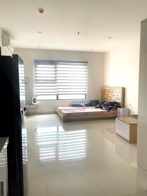 In early September, we moved into the Rainbow studio apartment, which already had curtains