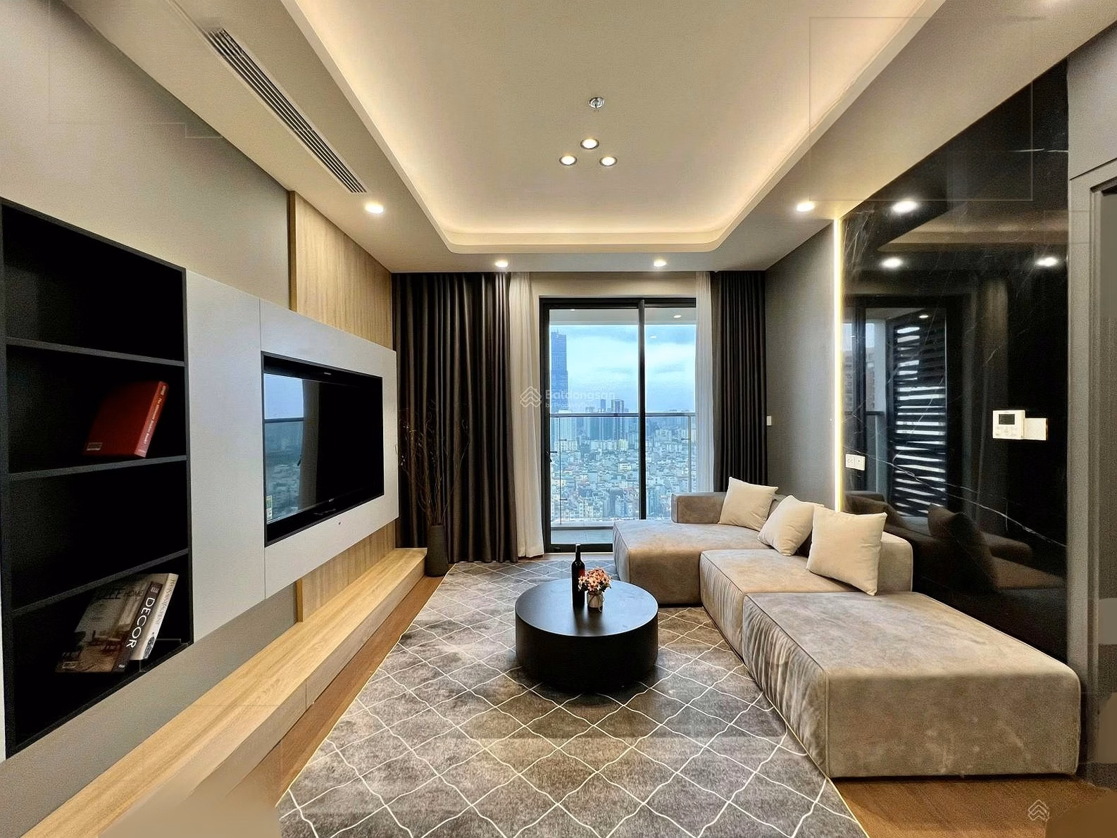 Many apartments for rent at The Wisteria, Studio - 2 - 3 - 4 bedrooms, from 6 million, new. Contact 0971 342 ***