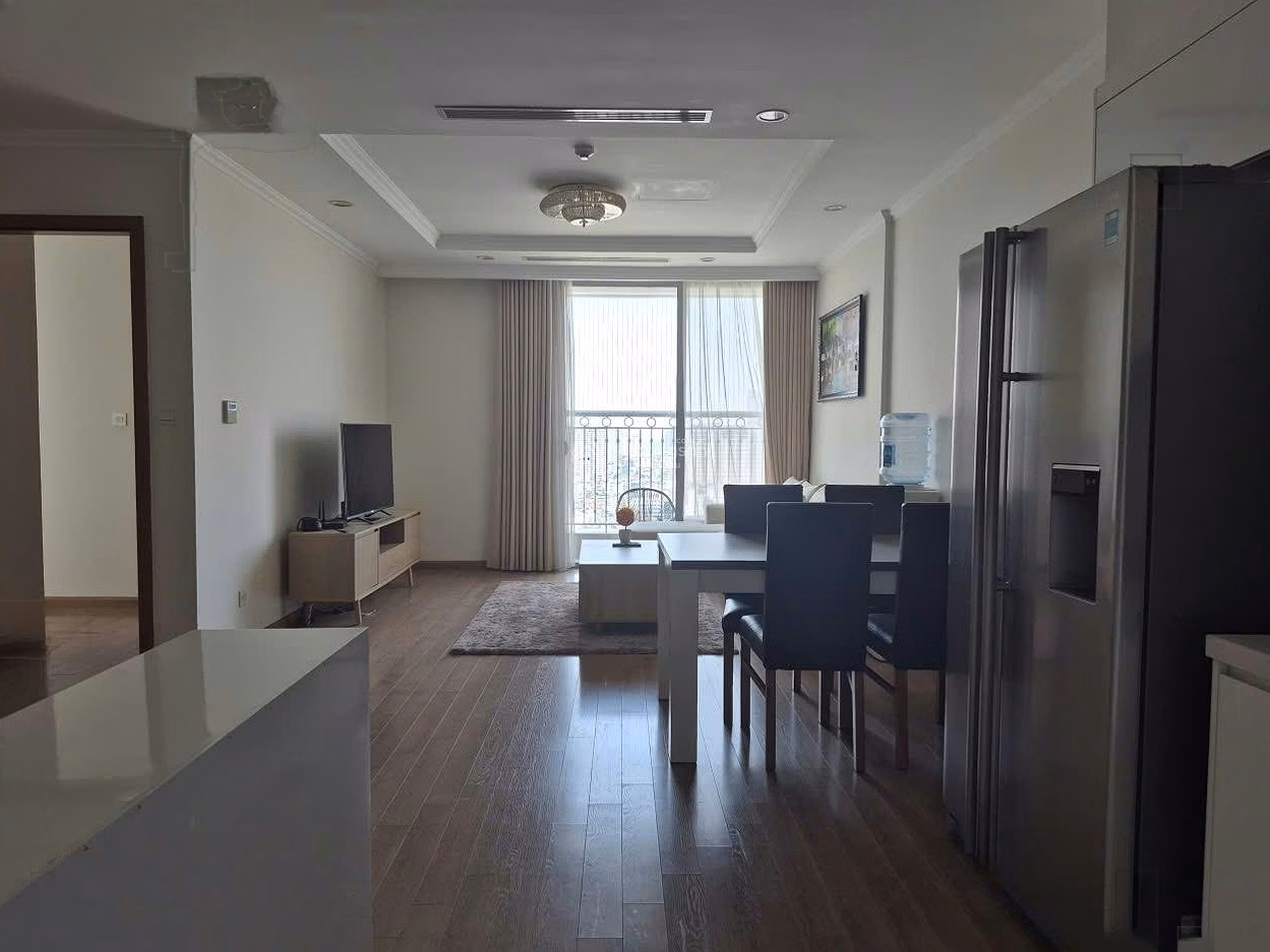 CC for rent in Vinhomes Nguyen Chi Thanh. Corner apartment 115m2, 22nd floor, facing south. Price 26 million/month