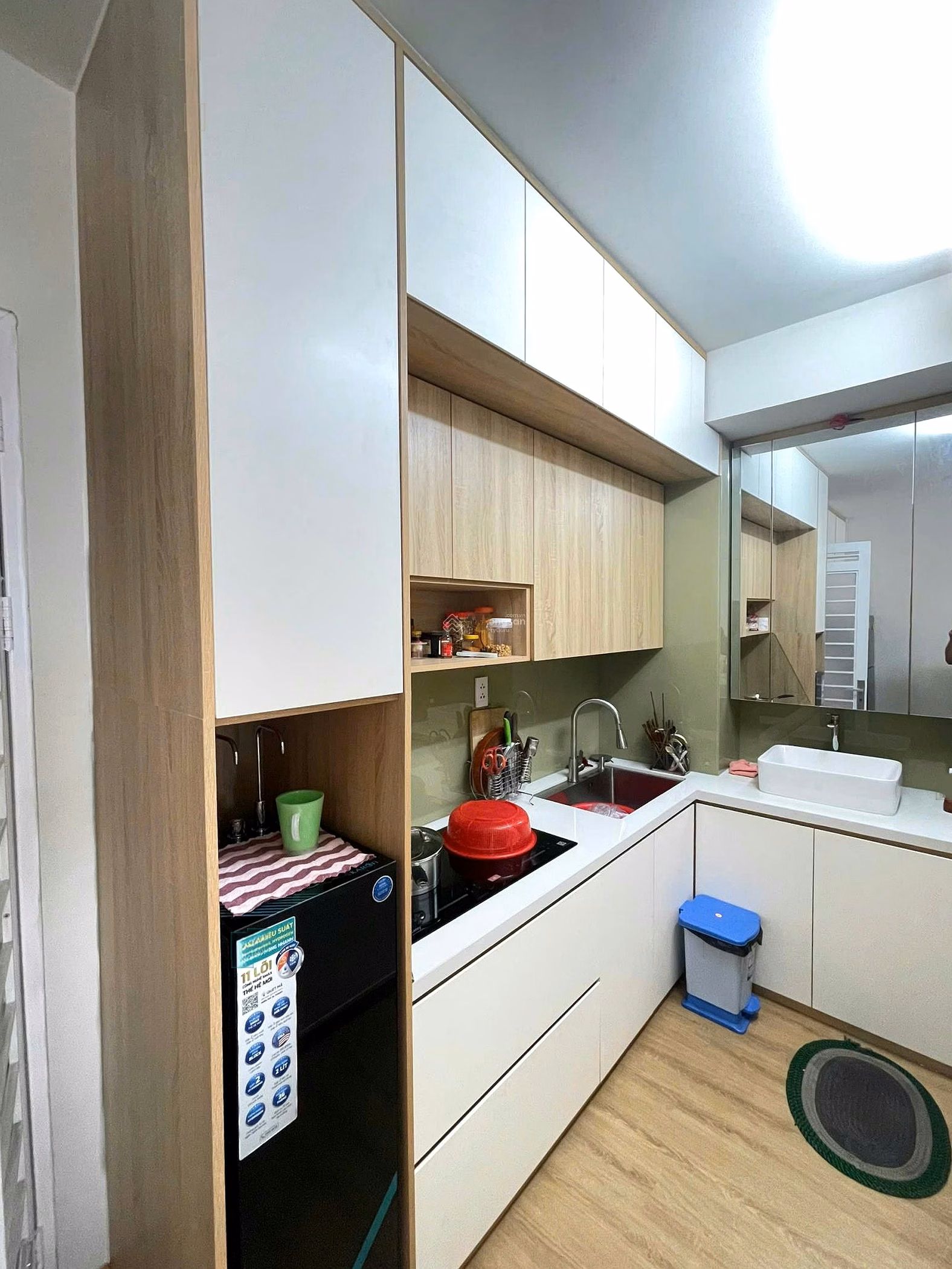 Owner needs to sell CH Ehome S Phu Huu District 9, area 40m2 fully furnished commercial house Contact: 0902 564 ***.