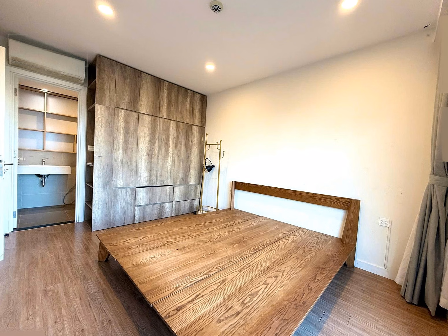 Quick rental of 2 bedrooms, 2 bathrooms, beautiful middle floor, Kosmo Tay Ho, near Westlink inter-school