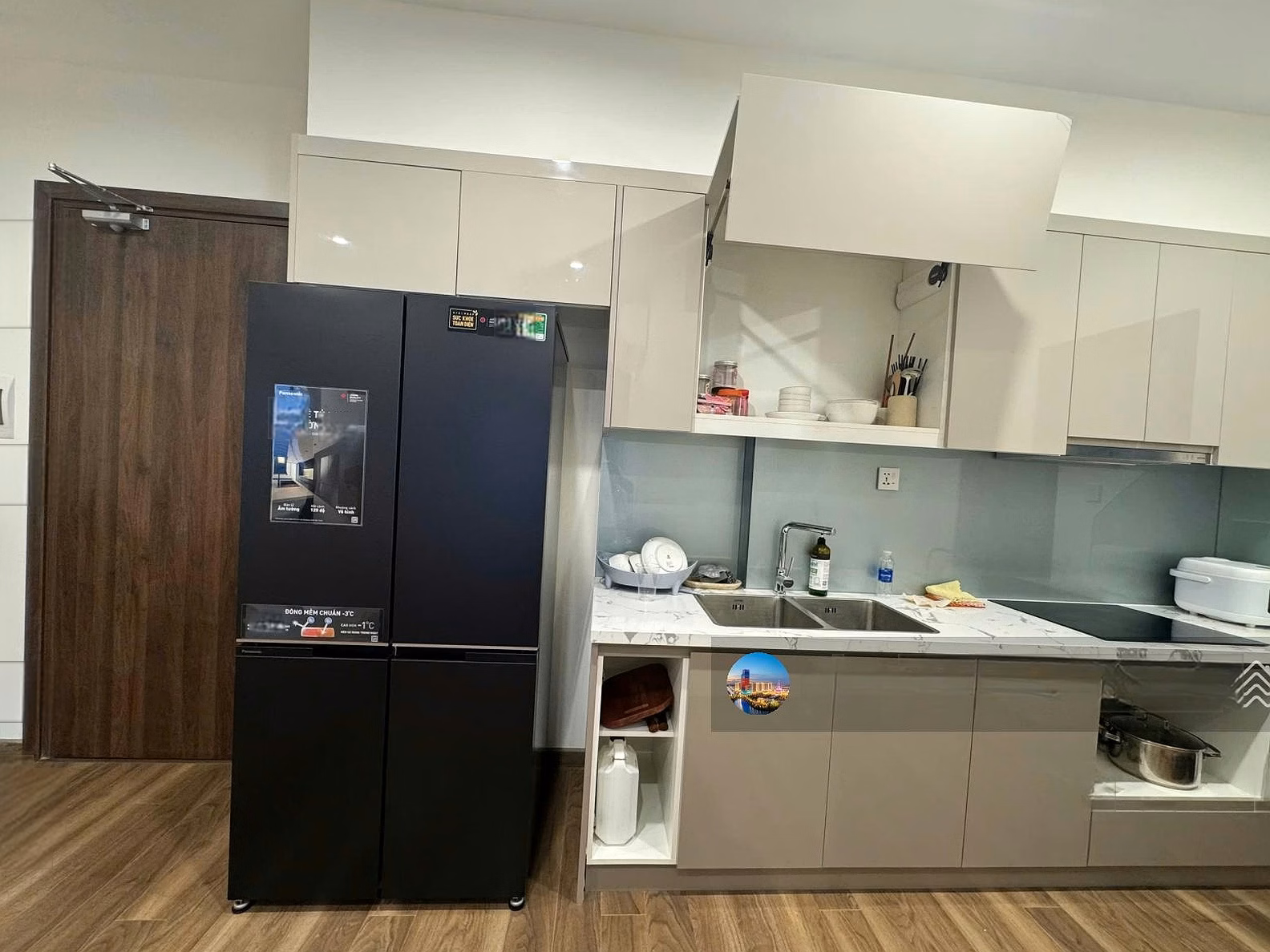 3 bedrooms for rent, full of high-end furniture, great view, Southeast direction, 96m2 wide at Zurich Vinhomes Ocean Park