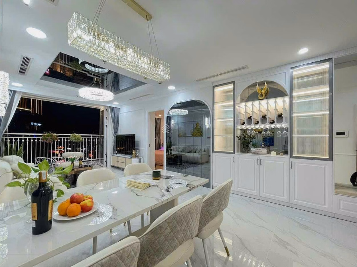 Excellent apartment for rent in Vinhomes Central Park 3 bedrooms, Landmark 81, good price in Binh Thanh