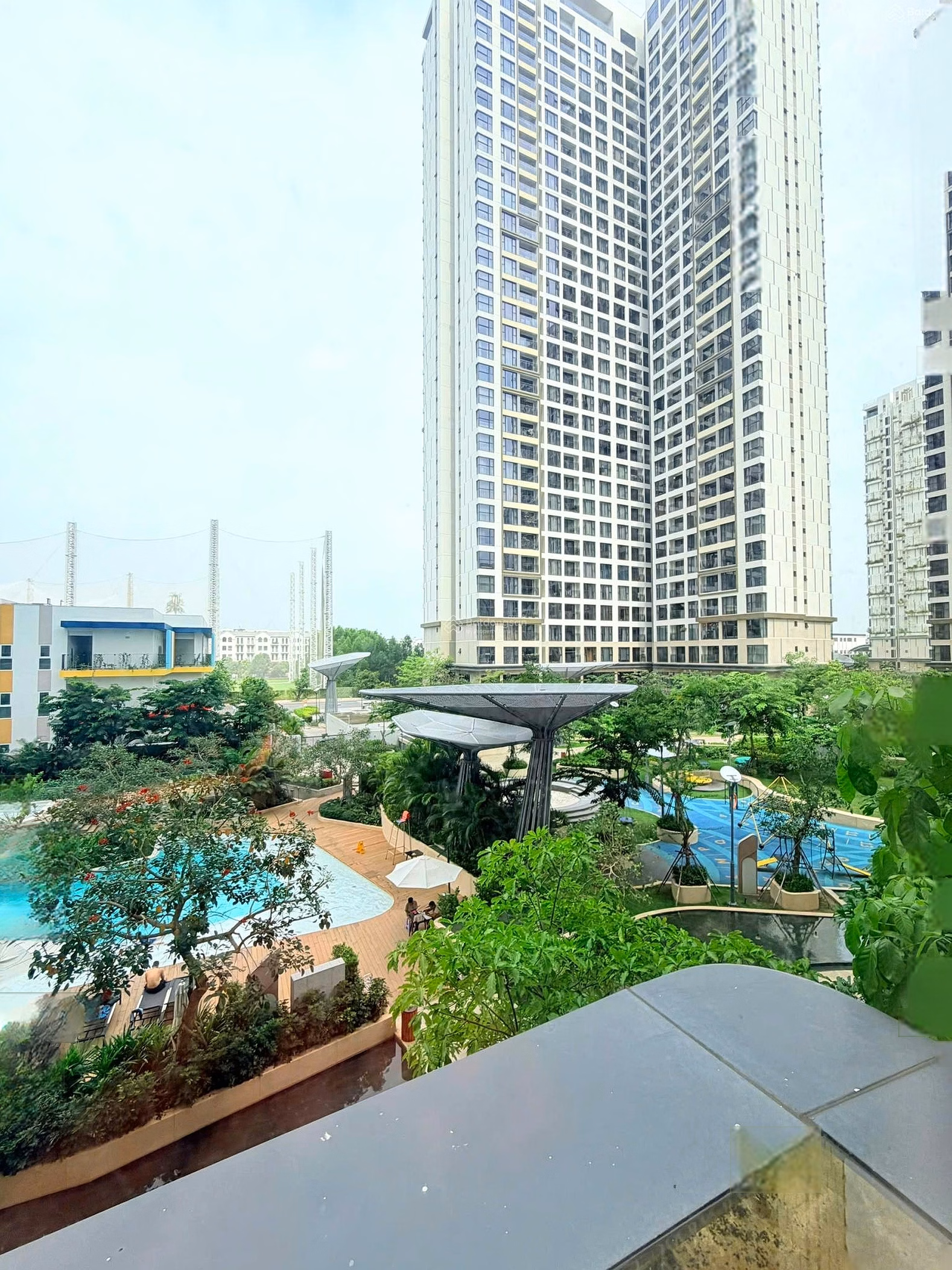 Nearly full 3-bedroom apartment for rent at Masteri Center Point, 20 million/month, 99m2