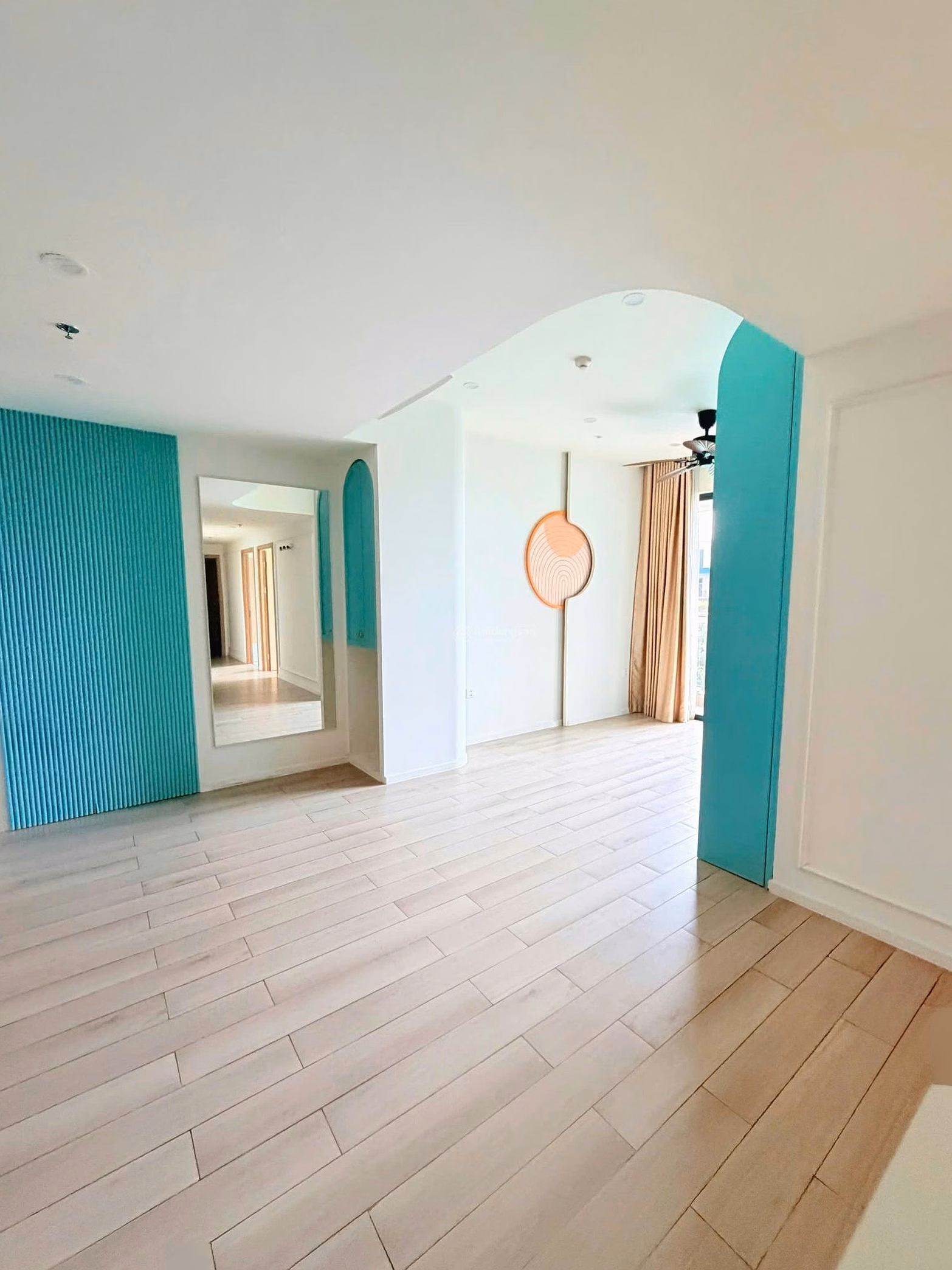 Nearly full 3-bedroom apartment for rent at Masteri Center Point, 20 million/month, 99m2