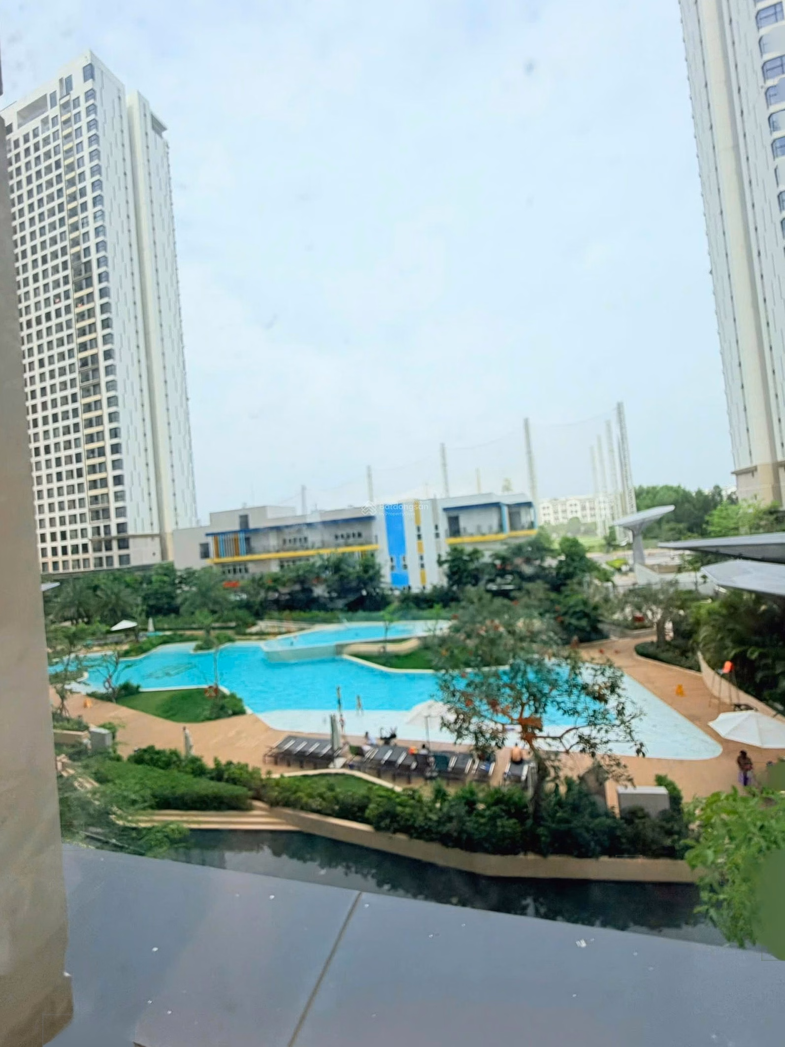 Nearly full 3-bedroom apartment for rent at Masteri Center Point, 20 million/month, 99m2