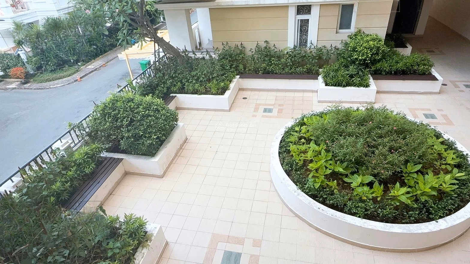 Selling Canh Vien Apartment 2, District 7, 3rd floor, garden villa view
