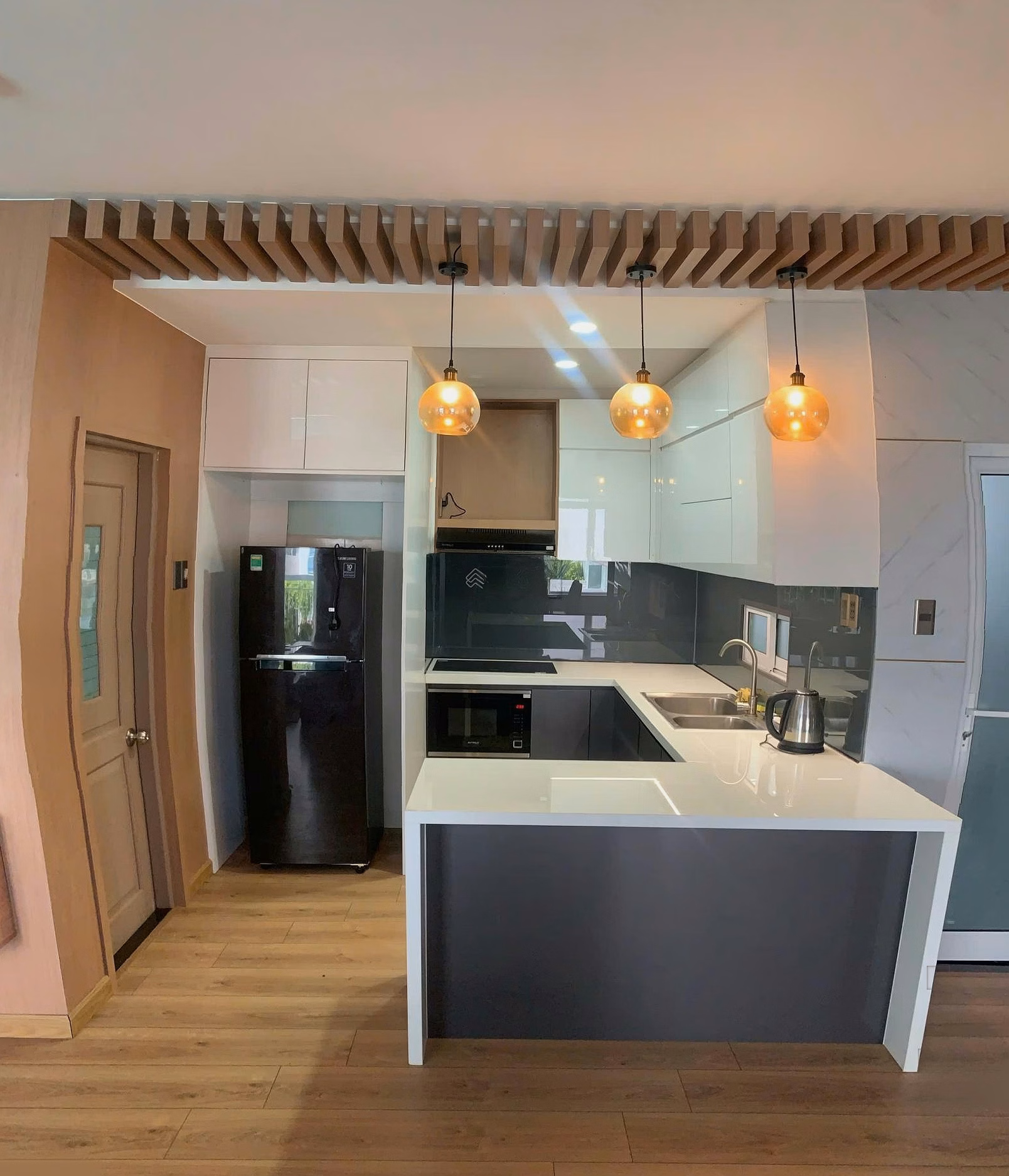 Luxury apartment for rent in Da Nang Plaza 16 Tran Phu, 3 bedrooms fully furnished, ready to move in, price 27 million
