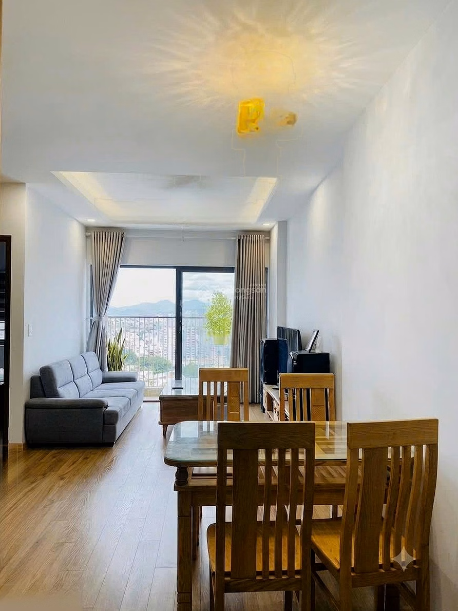 Selling 2-bedroom apartment in Nha Trang PH building B, 62.7m², high floor with sea view, fully furnished, price 2.3 billion