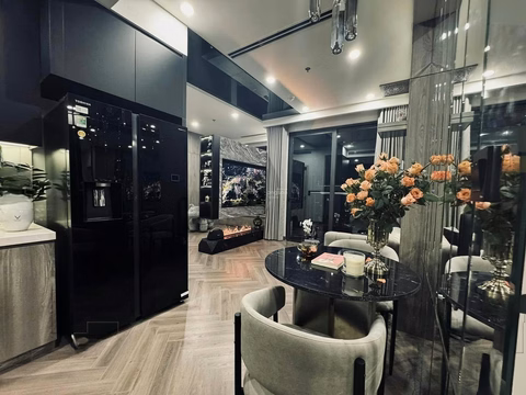 The owner rents a 3-bedroom apartment, full of high-class furniture, priced at 15 million (fees included).